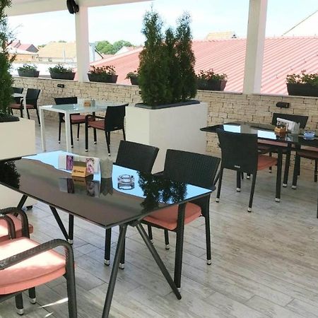 Hotel Admiral Vinkovci Esterno foto