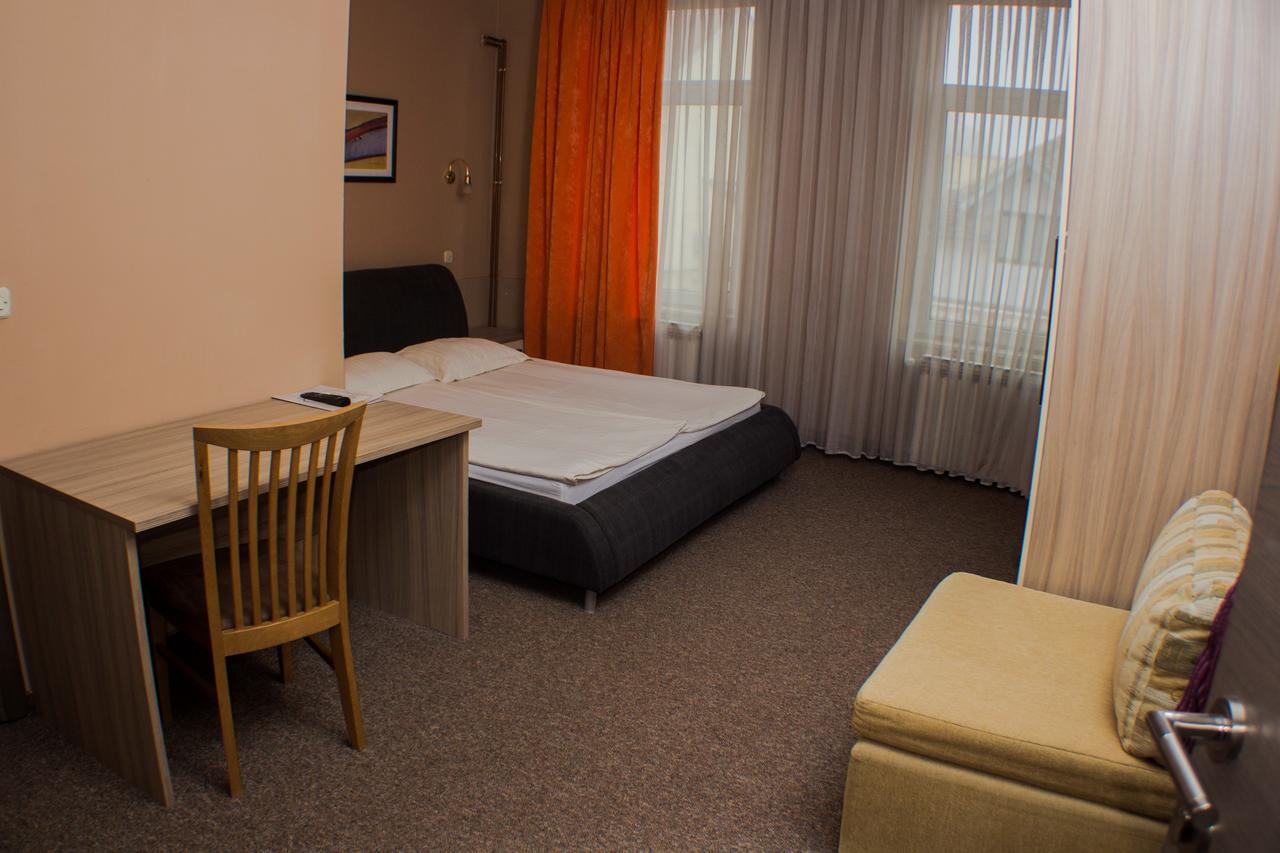 Hotel Admiral Vinkovci Esterno foto
