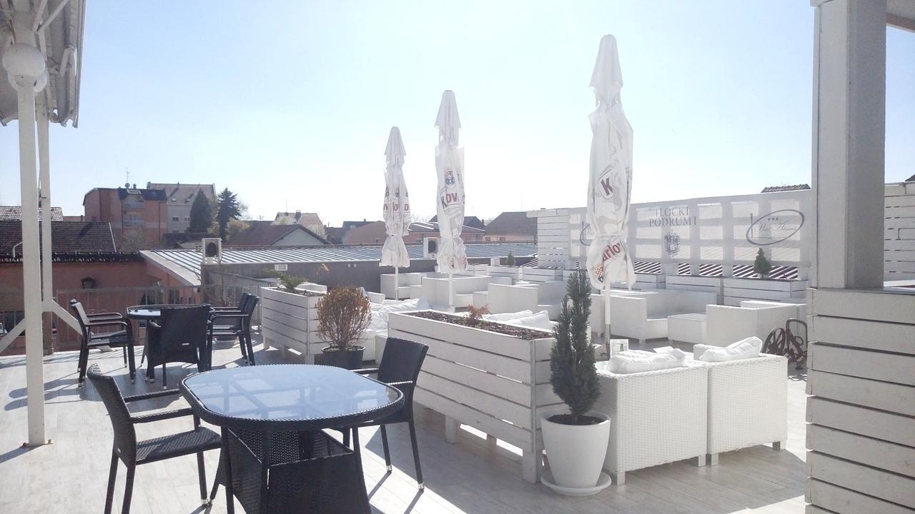 Hotel Admiral Vinkovci Esterno foto