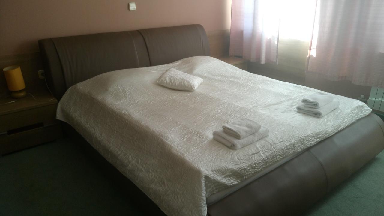 Hotel Admiral Vinkovci Esterno foto