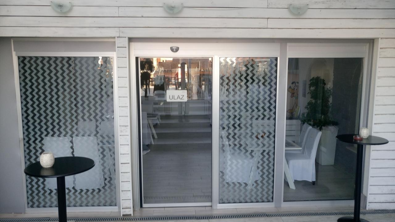 Hotel Admiral Vinkovci Esterno foto