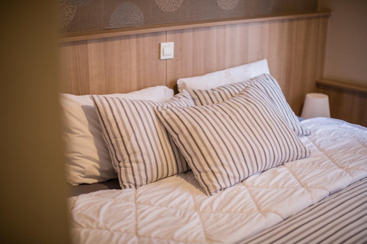 Hotel Admiral Vinkovci Esterno foto