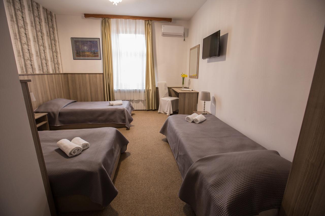 Hotel Admiral Vinkovci Esterno foto