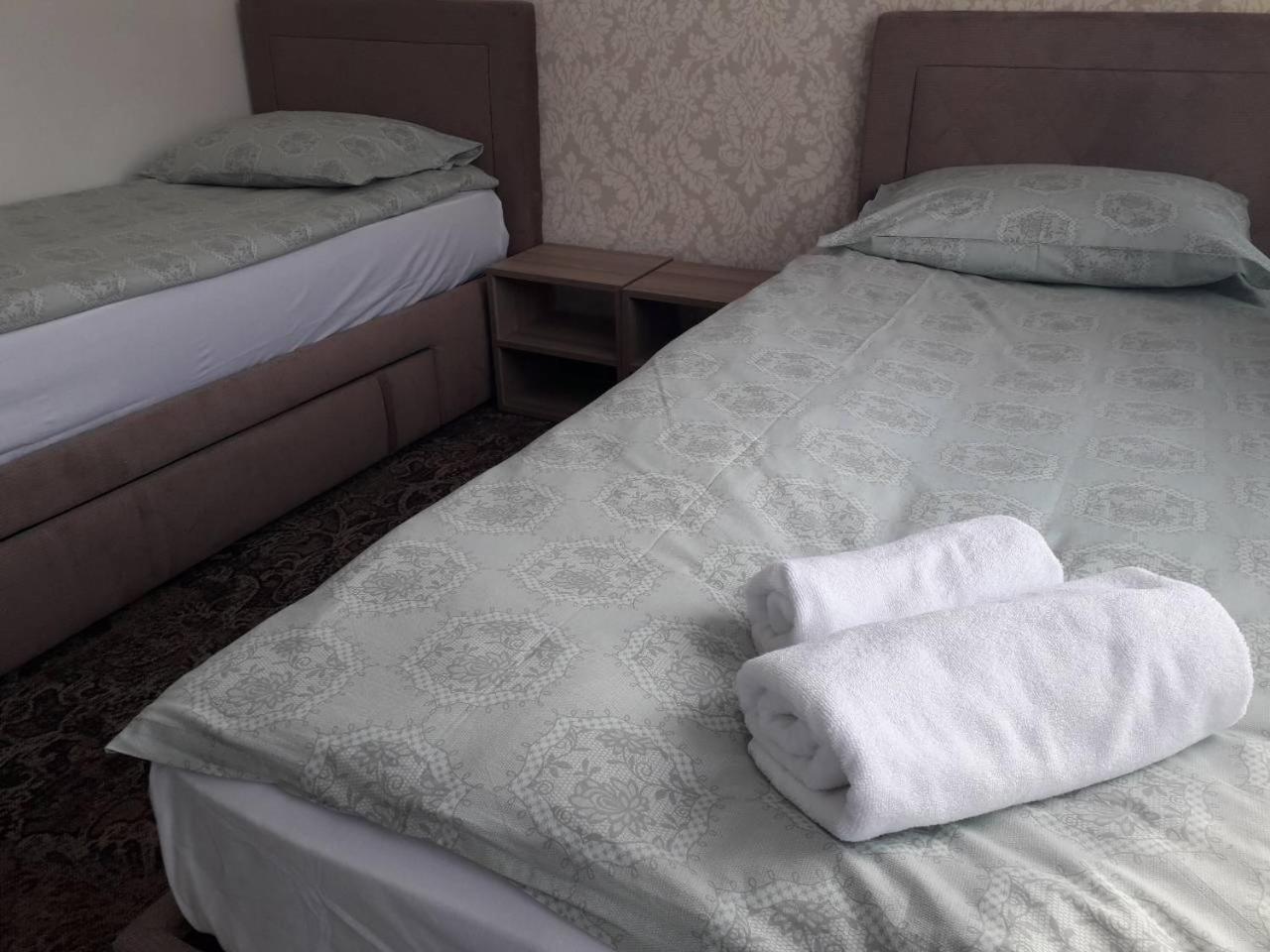 Hotel Admiral Vinkovci Esterno foto