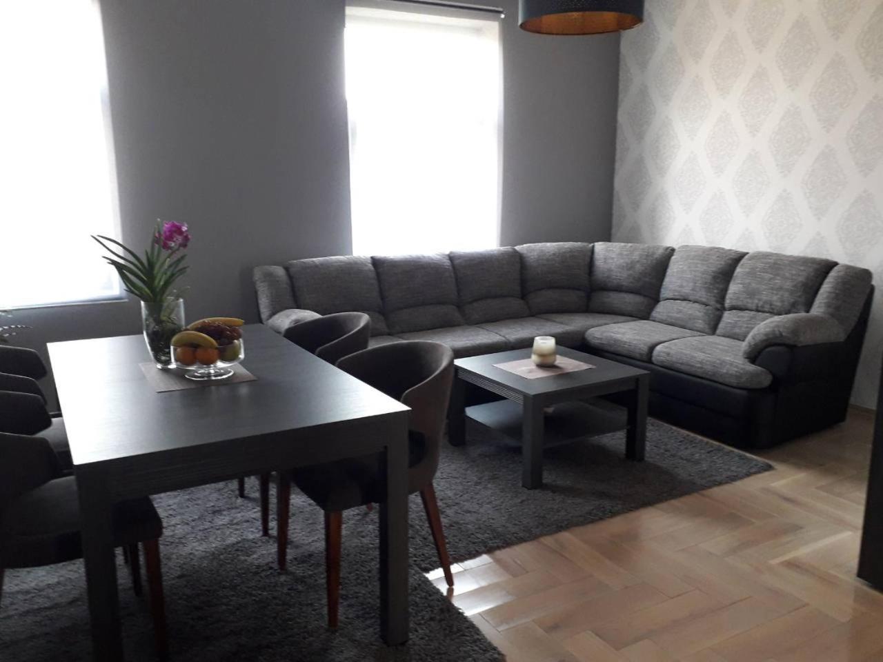 Hotel Admiral Vinkovci Esterno foto