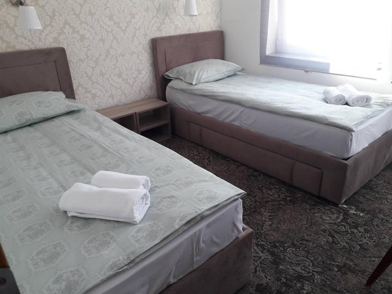 Hotel Admiral Vinkovci Esterno foto