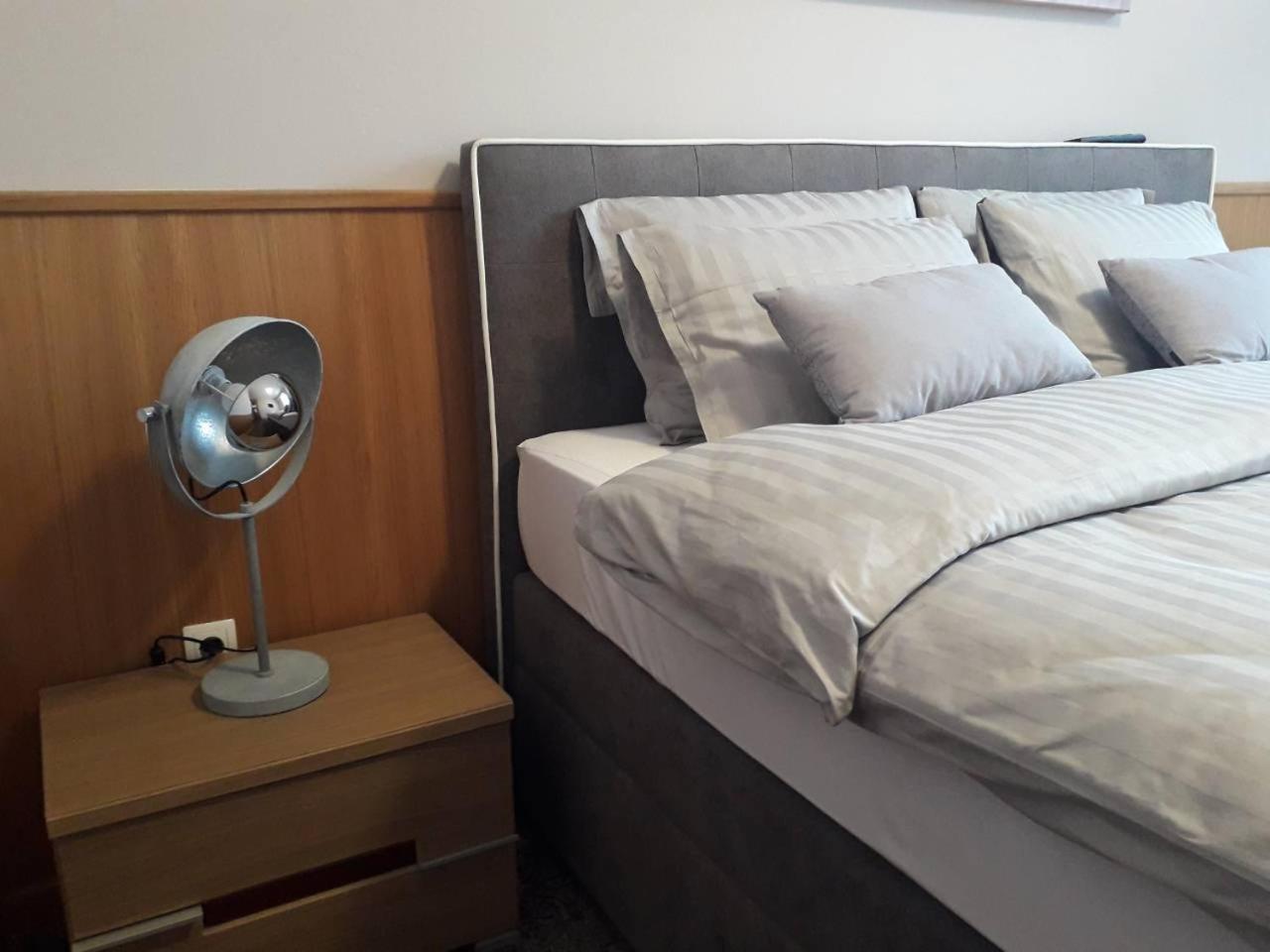 Hotel Admiral Vinkovci Esterno foto